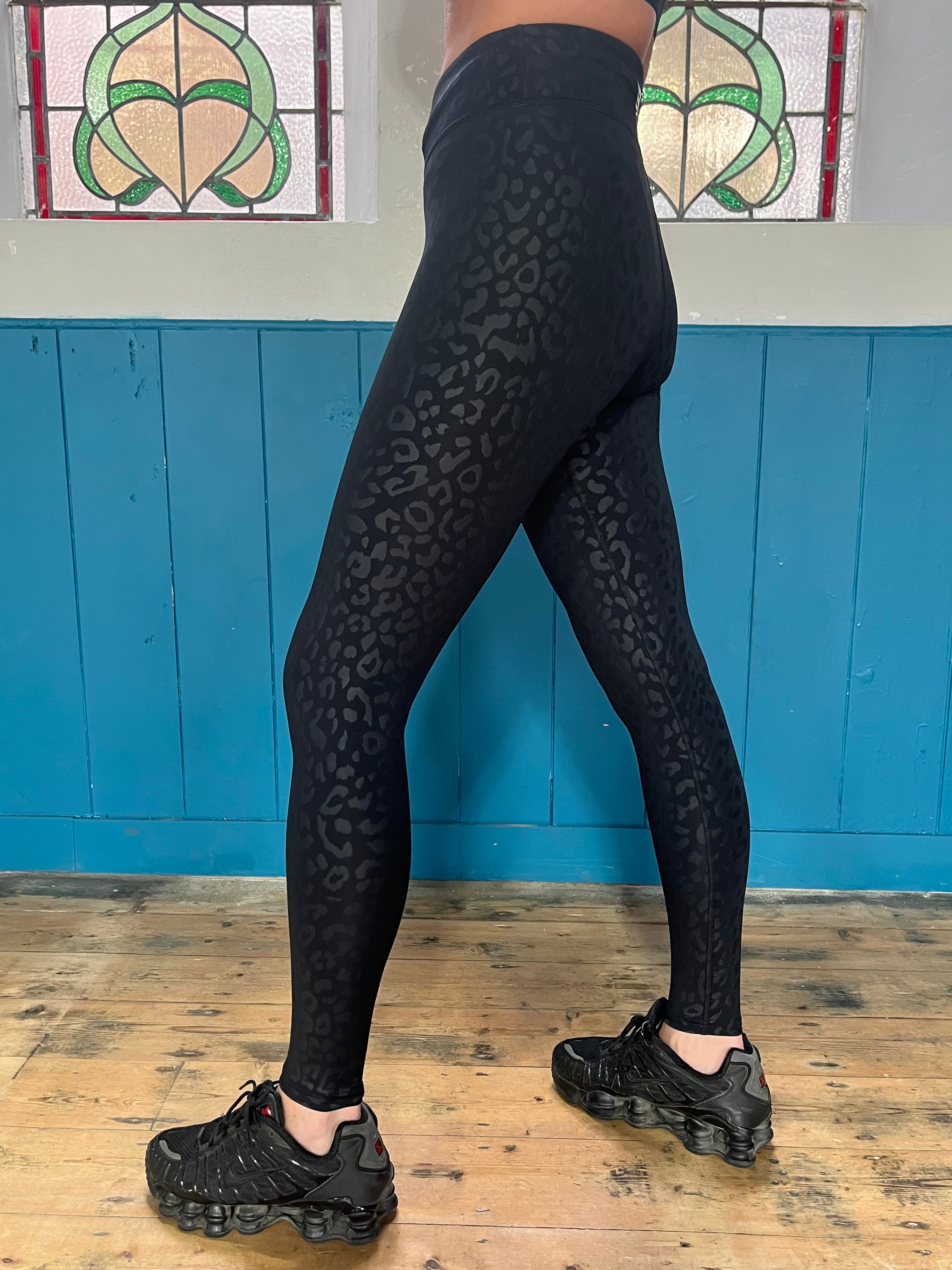 Workout leggings - Black and subtle navy blue leopard print